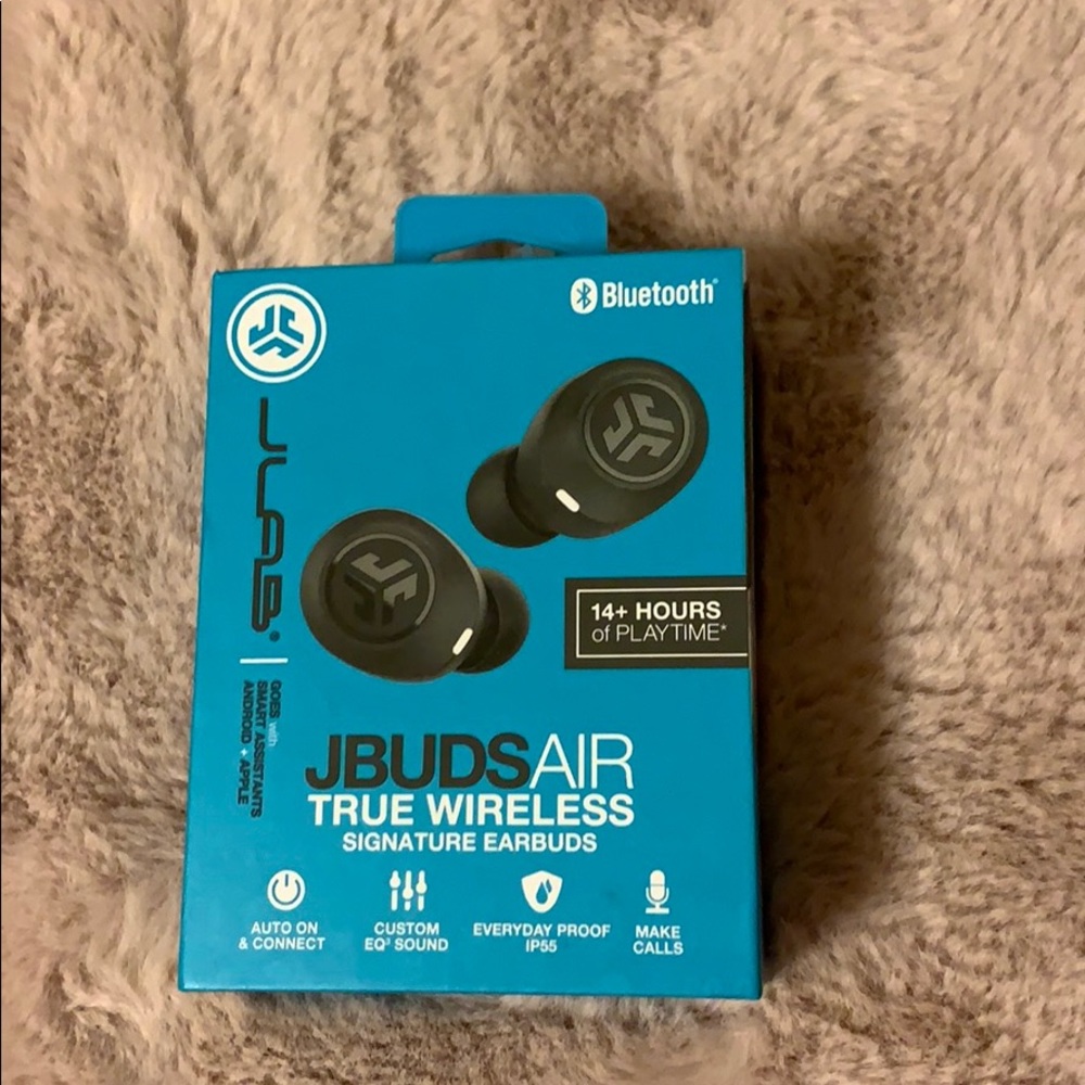 Wireless earbuds